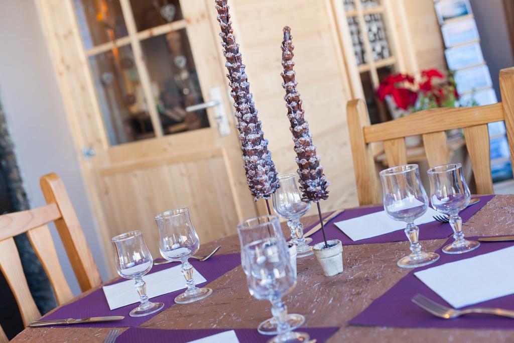 Hotel Restaurant La Darbella Les Rousses Bagian luar foto