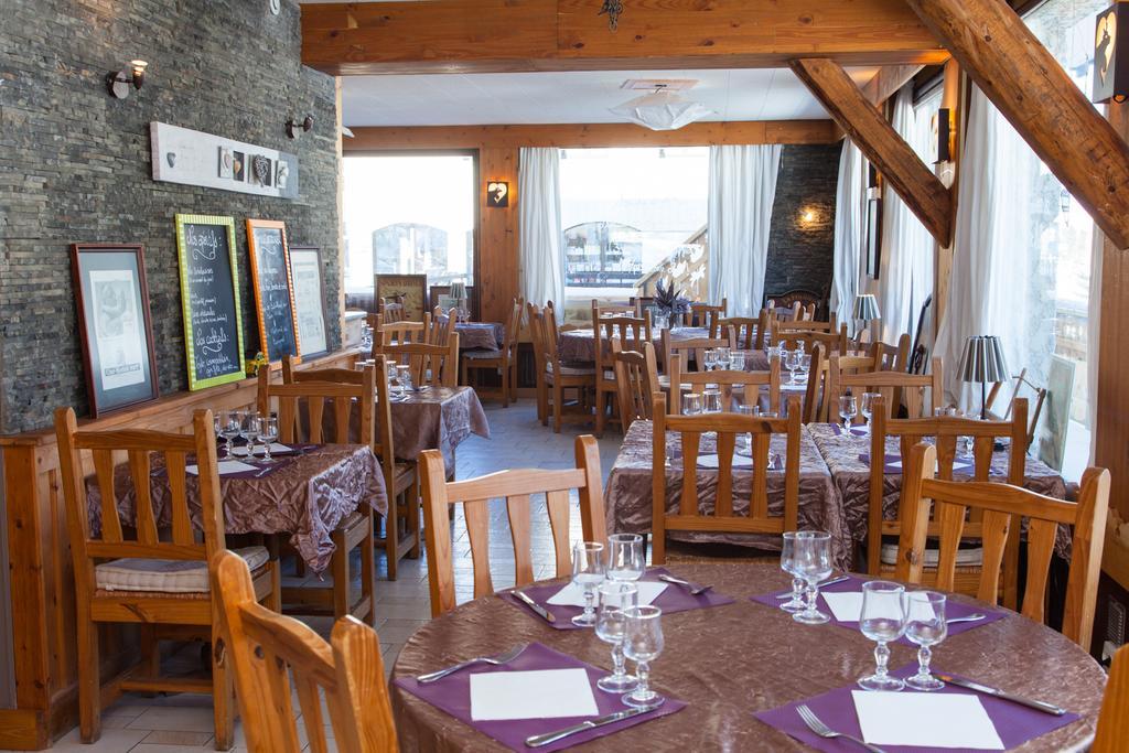 Hotel Restaurant La Darbella Les Rousses Bagian luar foto